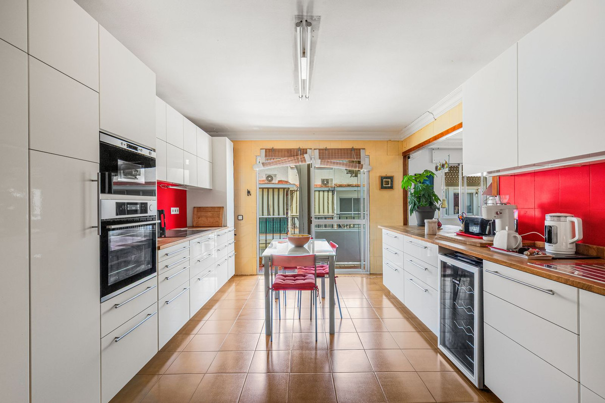 6 Bed Apartment for sale in Estepona Costa Del Sol, Málaga, Spain