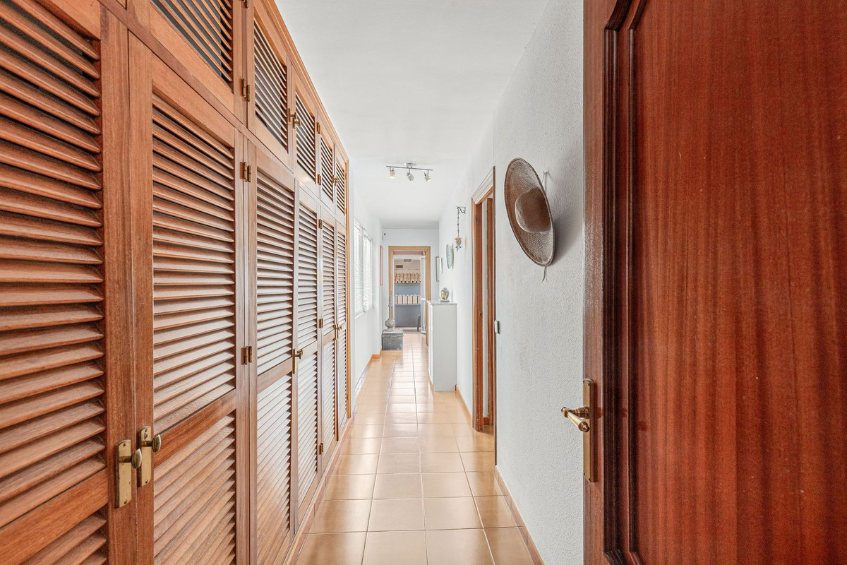 6 Bed Apartment for sale in Estepona Costa Del Sol, Málaga, Spain