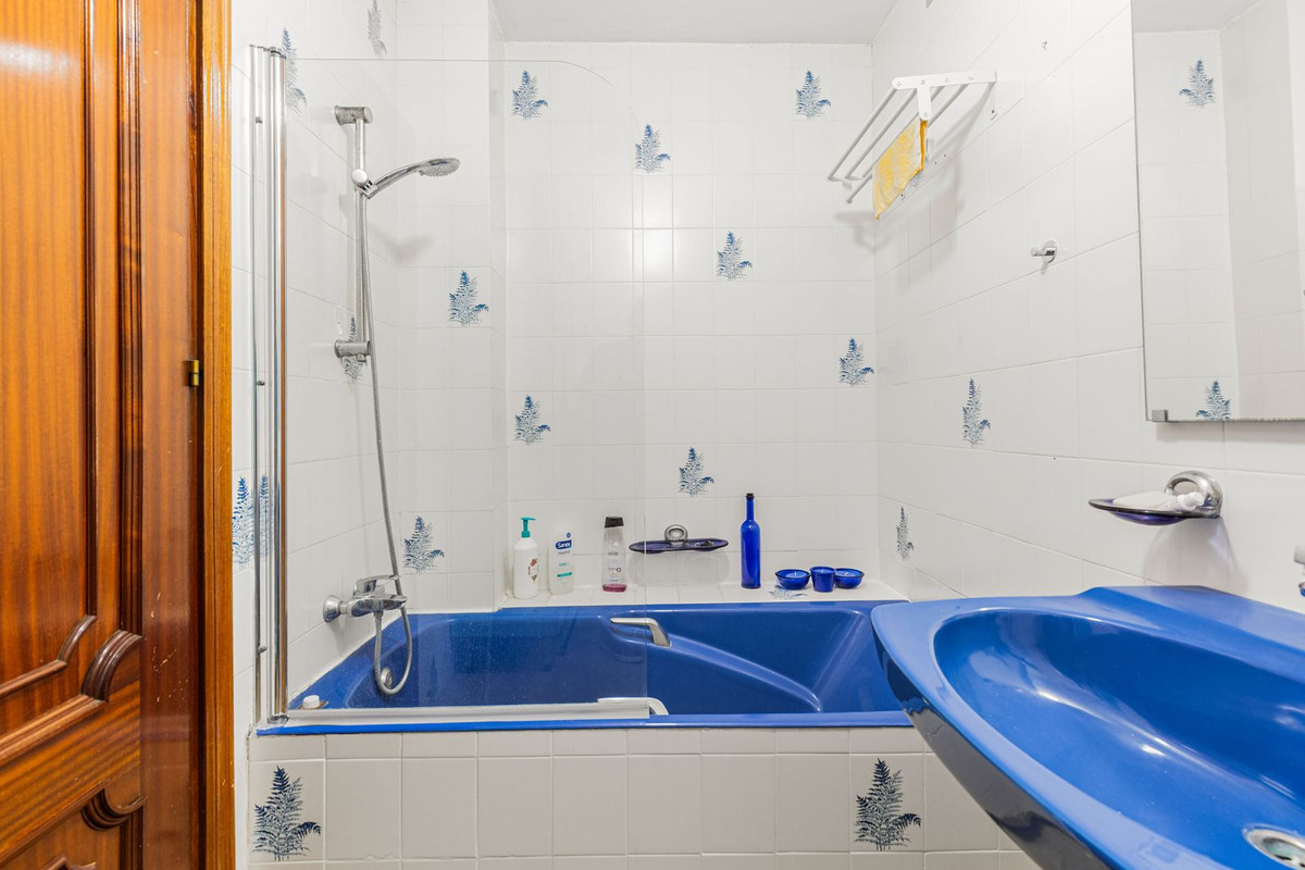 6 Bed Apartment for sale in Estepona Costa Del Sol, Málaga, Spain