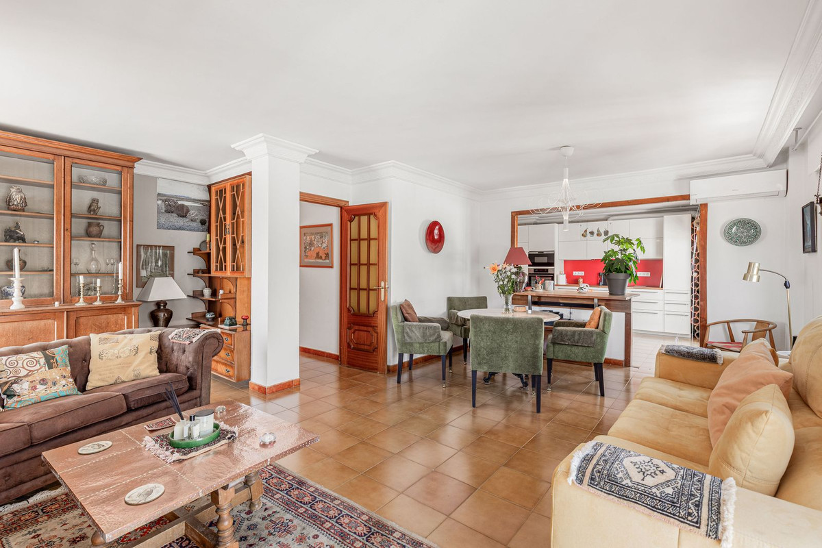 6 Bed Apartment for sale in Estepona Costa Del Sol, Málaga, Spain