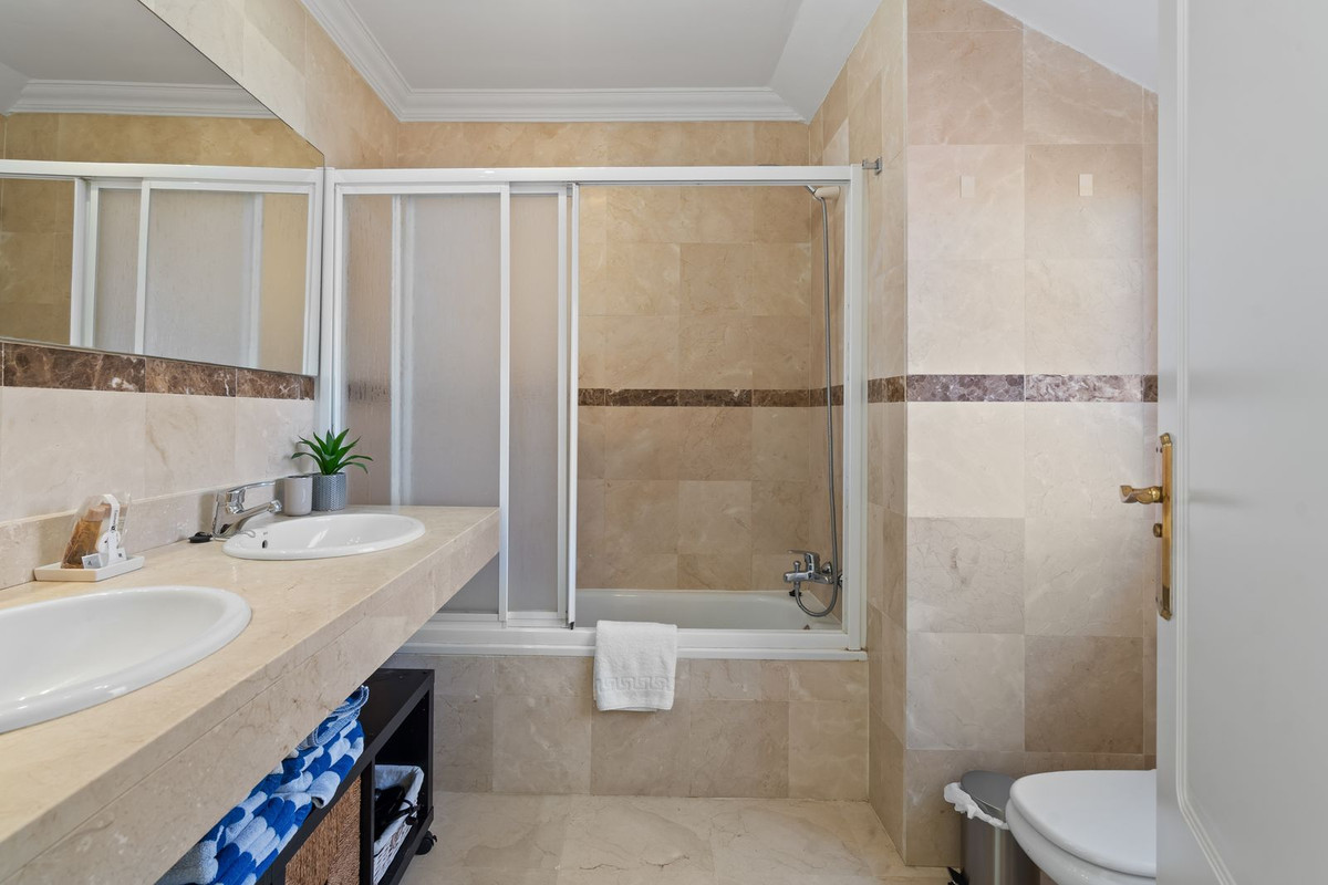 3 Bed Apartment for sale in Estepona Costa Del Sol, Málaga, Spain