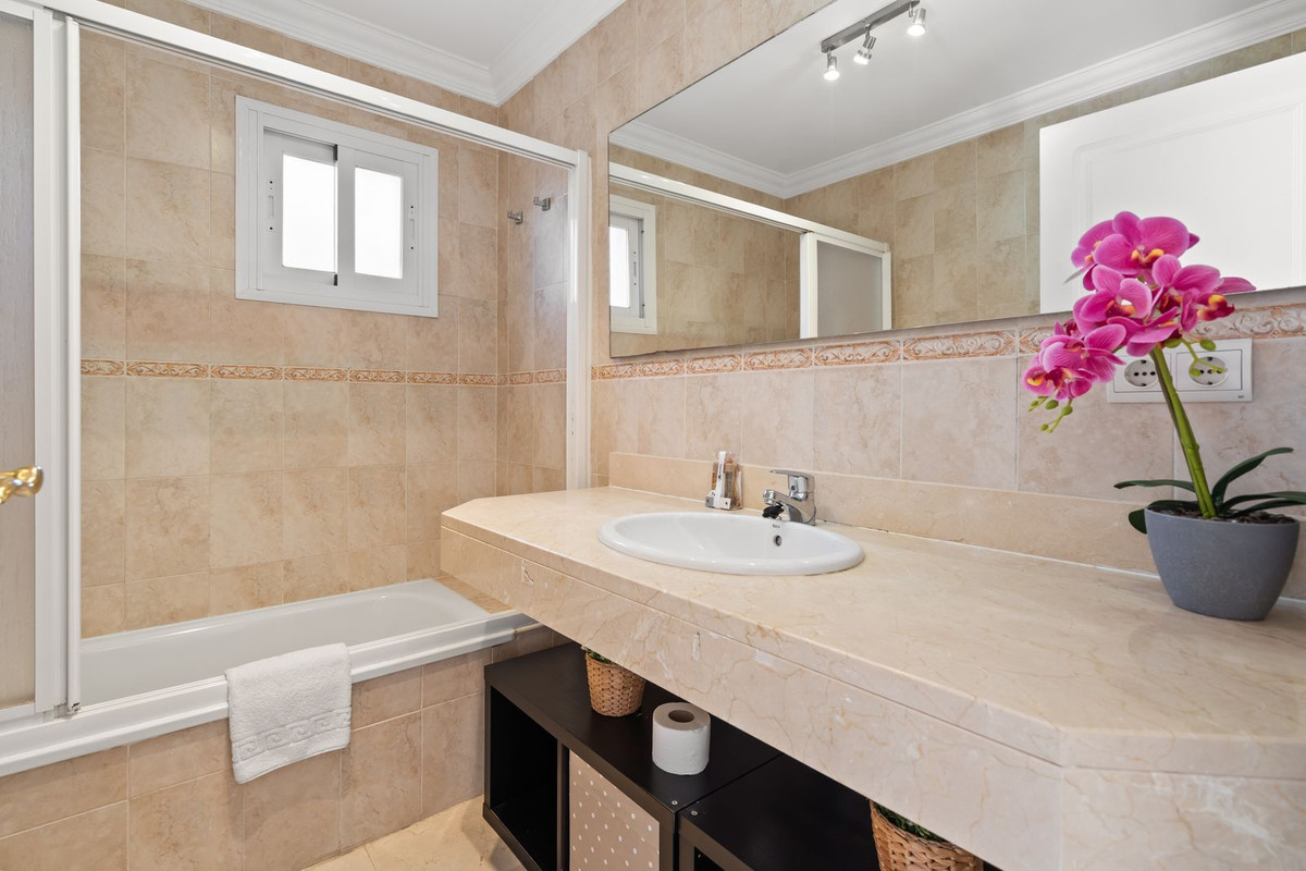 3 Bed Apartment for sale in Estepona Costa Del Sol, Málaga, Spain
