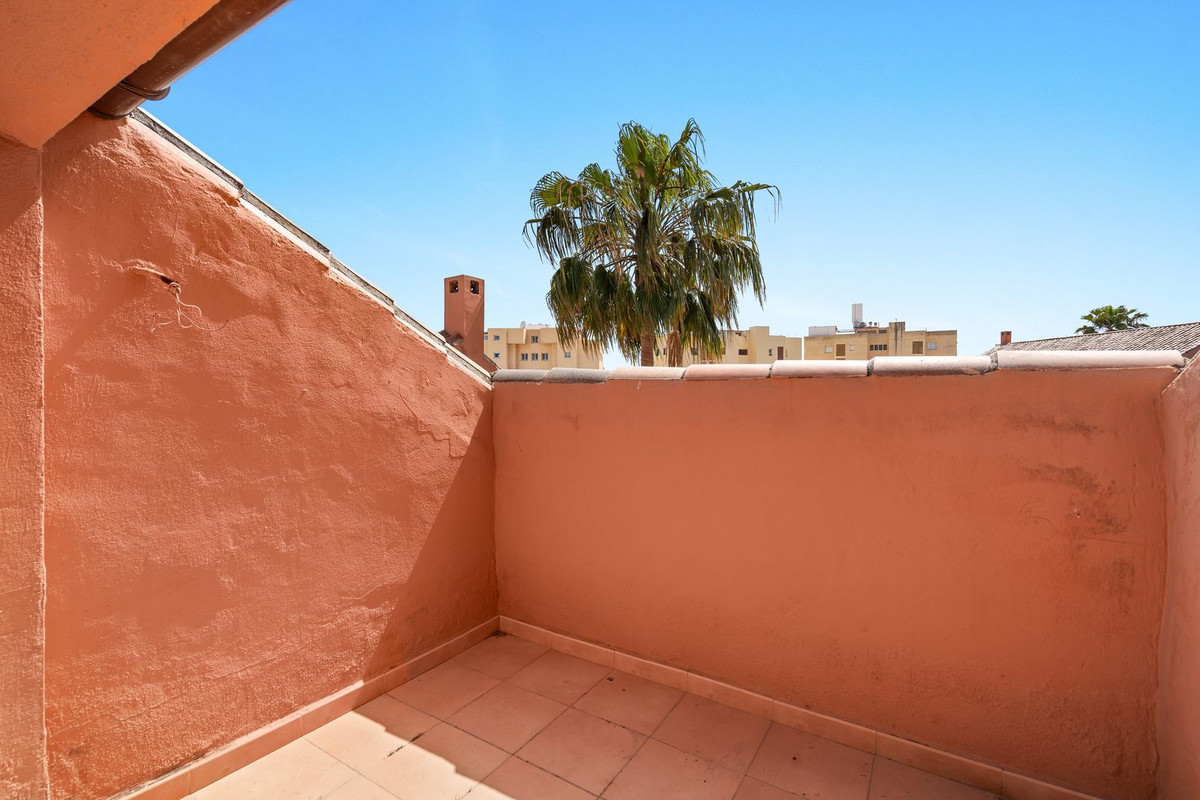 3 Bed Apartment for sale in Estepona Costa Del Sol, Málaga, Spain