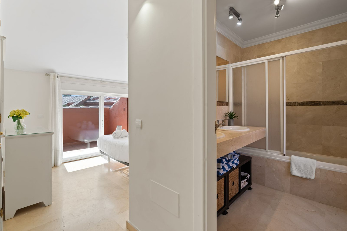 3 Bed Apartment for sale in Estepona Costa Del Sol, Málaga, Spain