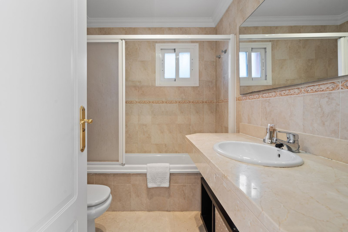 3 Bed Apartment for sale in Estepona Costa Del Sol, Málaga, Spain