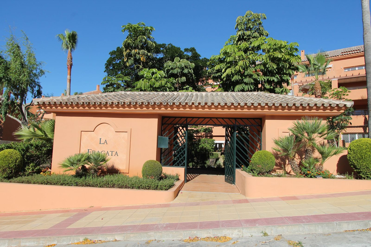 3 Bed Apartment for sale in Estepona Costa Del Sol, Málaga, Spain