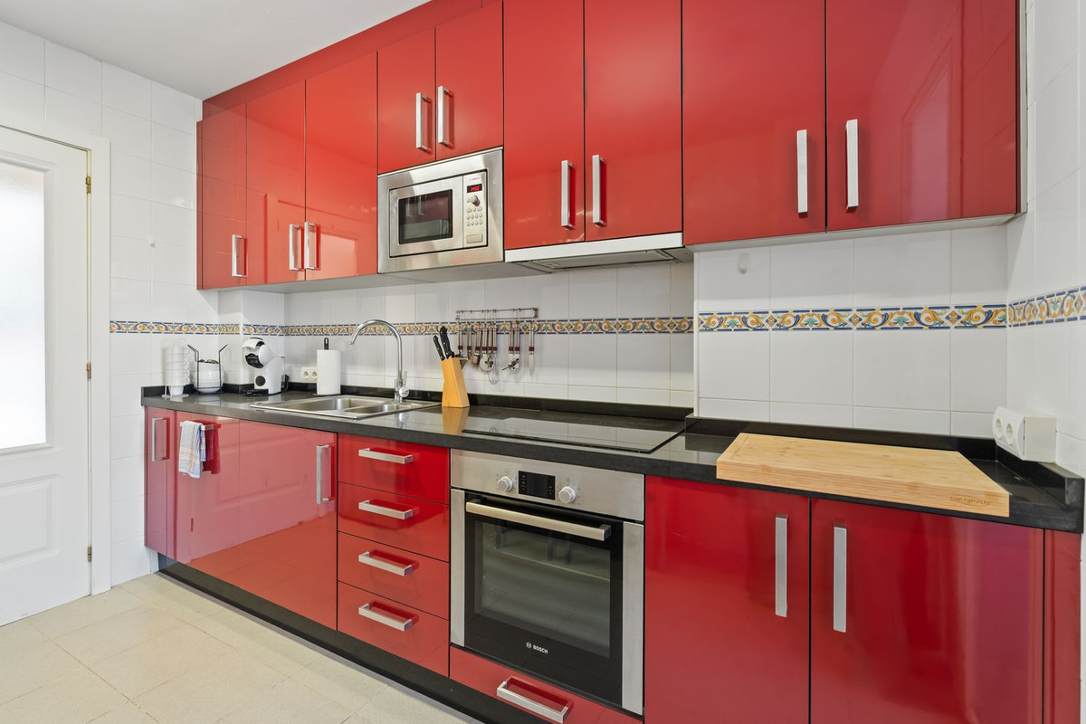 3 Bed Apartment for sale in Estepona Costa Del Sol, Málaga, Spain