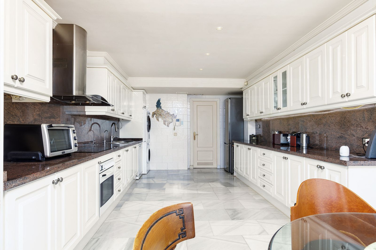 3 Bed Apartment for sale in Nueva Andalucía Costa Del Sol, Málaga, Spain
