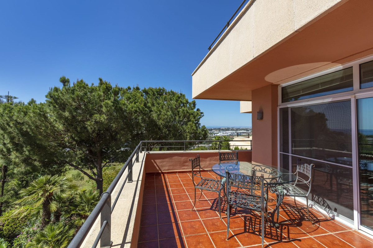 3 Bed Apartment for sale in Nueva Andalucía Costa Del Sol, Málaga, Spain