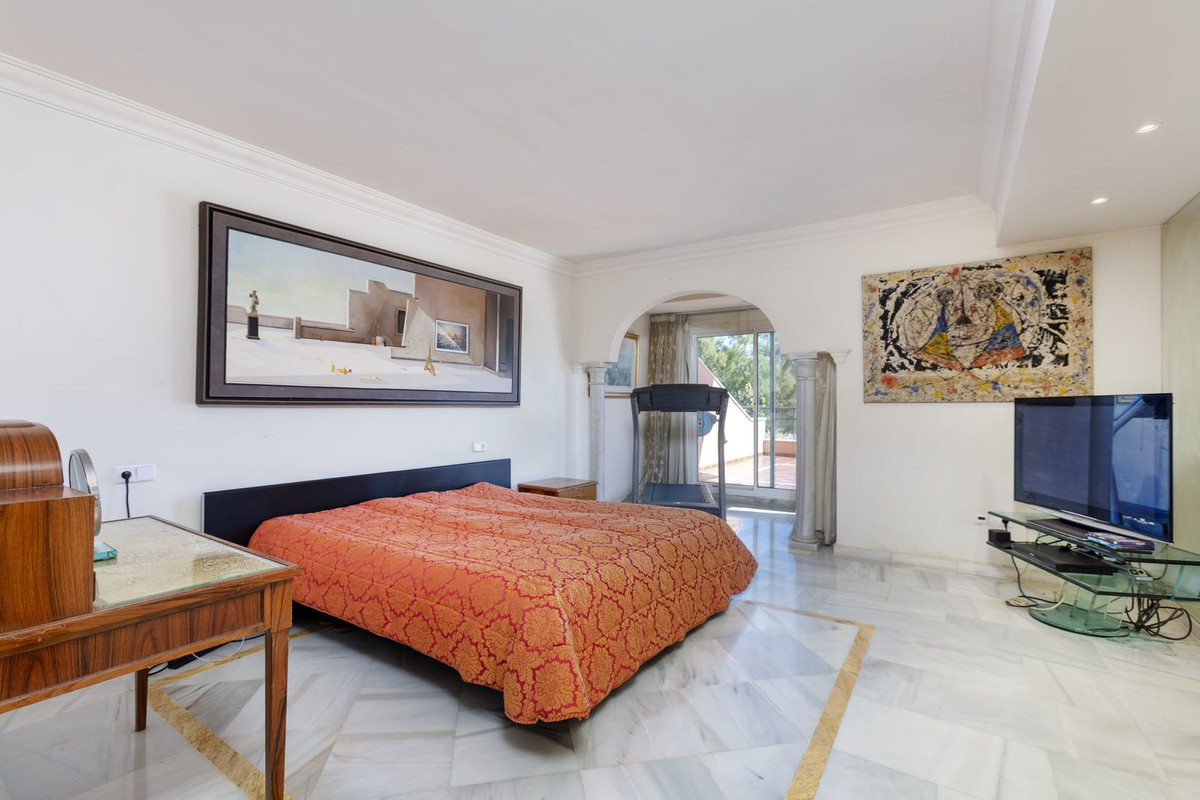 3 Bed Apartment for sale in Nueva Andalucía Costa Del Sol, Málaga, Spain