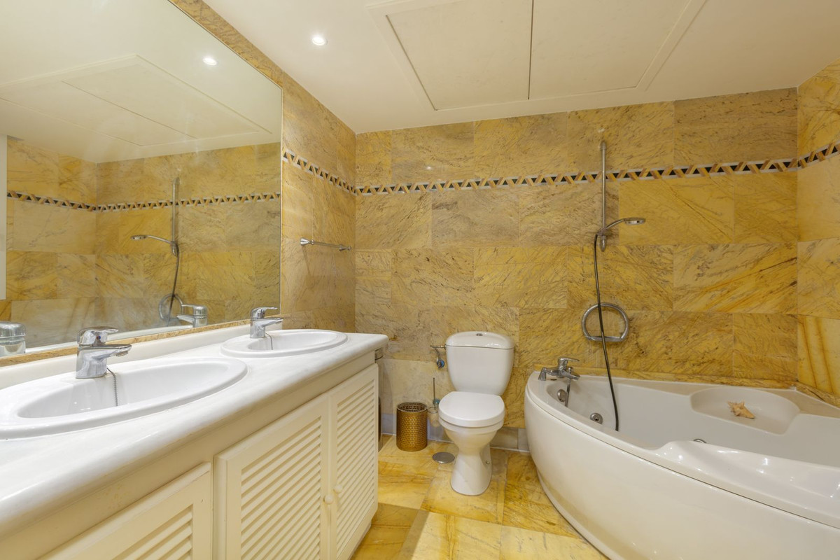 3 Bed Apartment for sale in Nueva Andalucía Costa Del Sol, Málaga, Spain