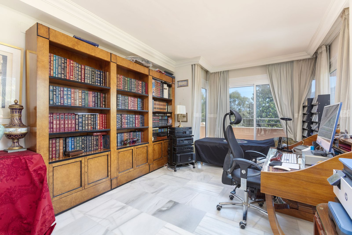 3 Bed Apartment for sale in Nueva Andalucía Costa Del Sol, Málaga, Spain