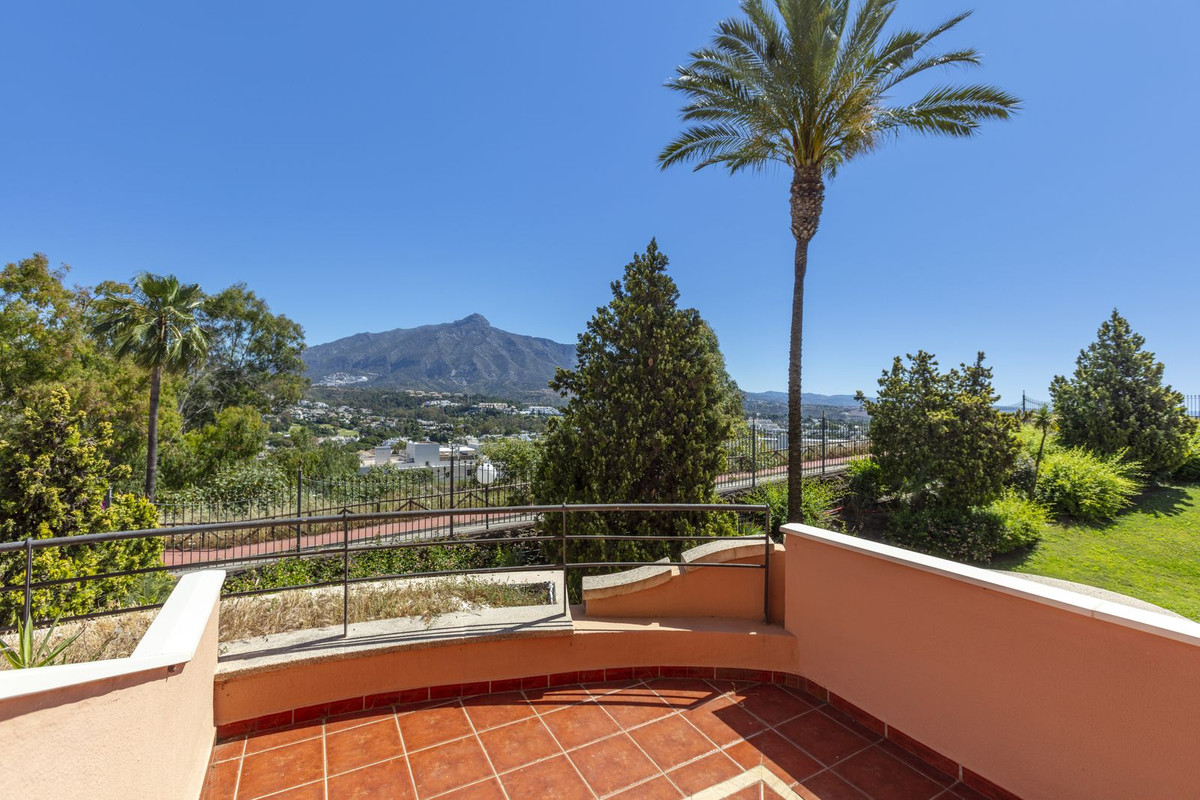 3 Bed Apartment for sale in Nueva Andalucía Costa Del Sol, Málaga, Spain