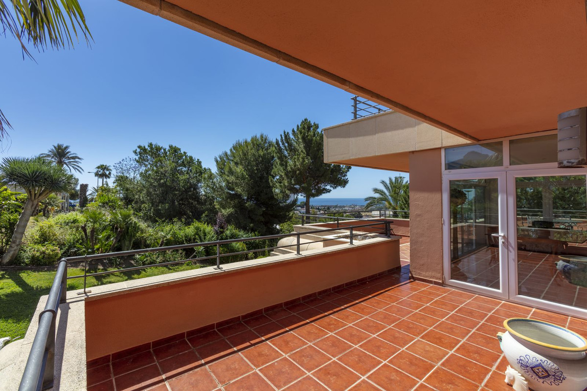 3 Bed Apartment for sale in Nueva Andalucía Costa Del Sol, Málaga, Spain