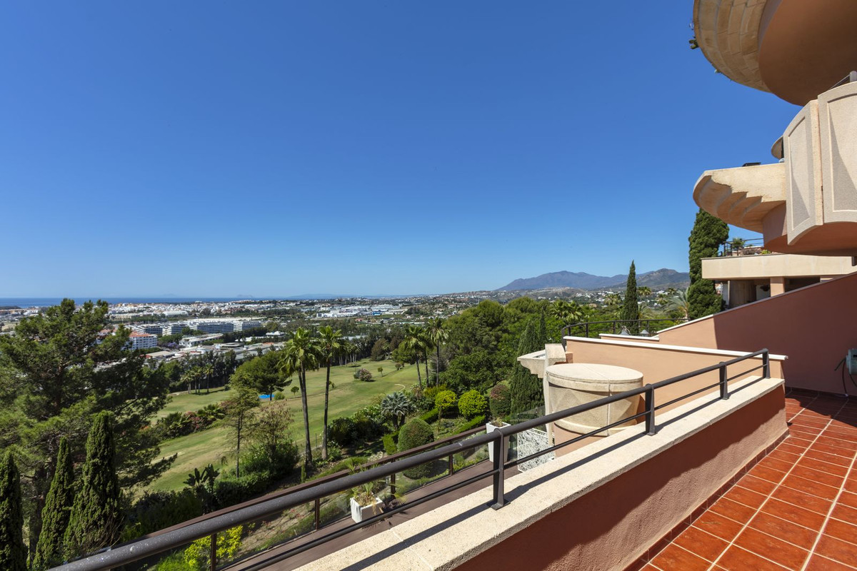 3 Bed Apartment for sale in Nueva Andalucía Costa Del Sol, Málaga, Spain