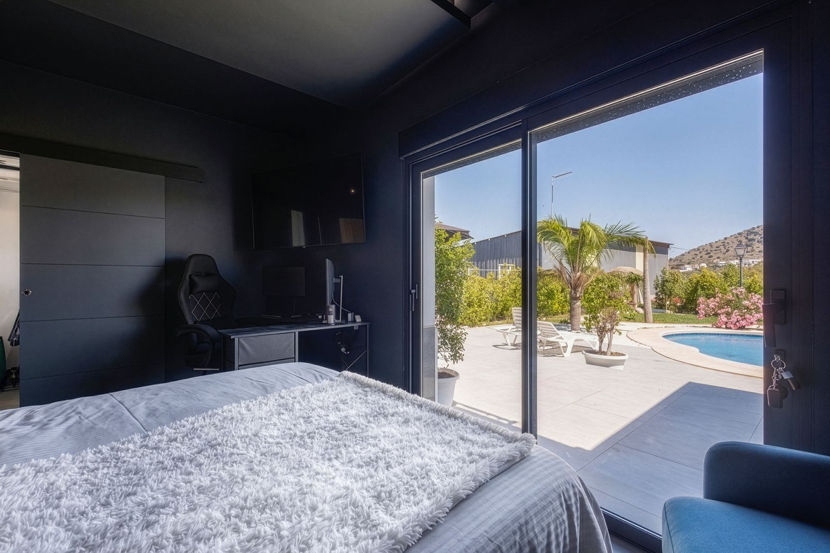 6 Bed Townhouse for sale in Coín Costa Del Sol, Málaga, Spain