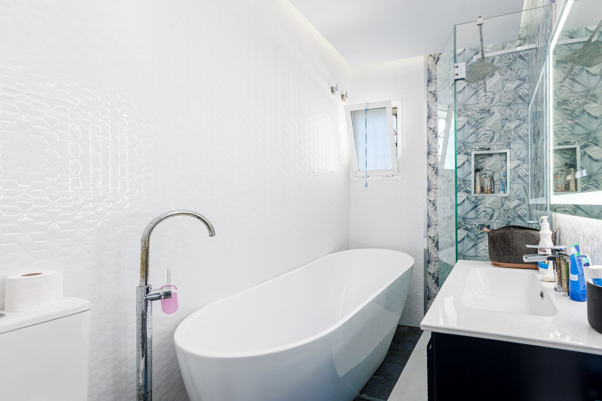 6 Bed Townhouse for sale in Coín Costa Del Sol, Málaga, Spain