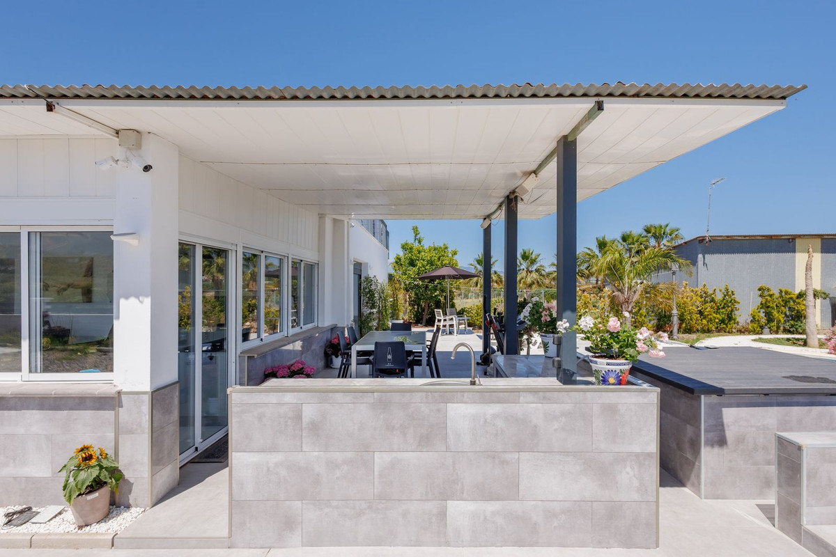 6 Bed Townhouse for sale in Coín Costa Del Sol, Málaga, Spain