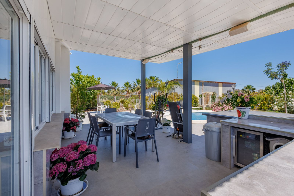6 Bed Townhouse for sale in Coín Costa Del Sol, Málaga, Spain
