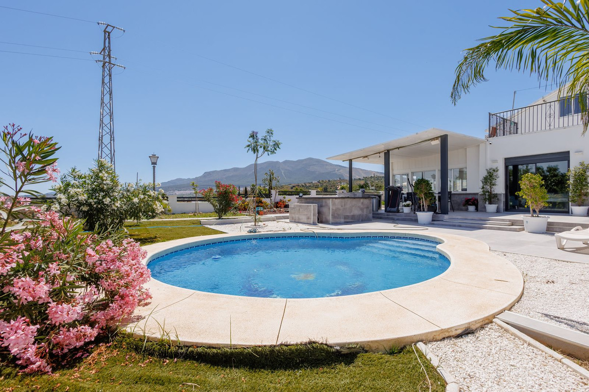 6 Bed Townhouse for sale in Coín Costa Del Sol, Málaga, Spain