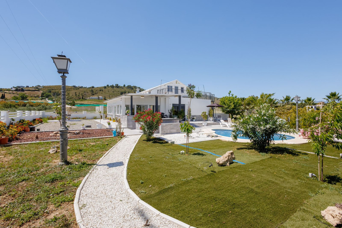 6 Bed Townhouse for sale in Coín Costa Del Sol, Málaga, Spain