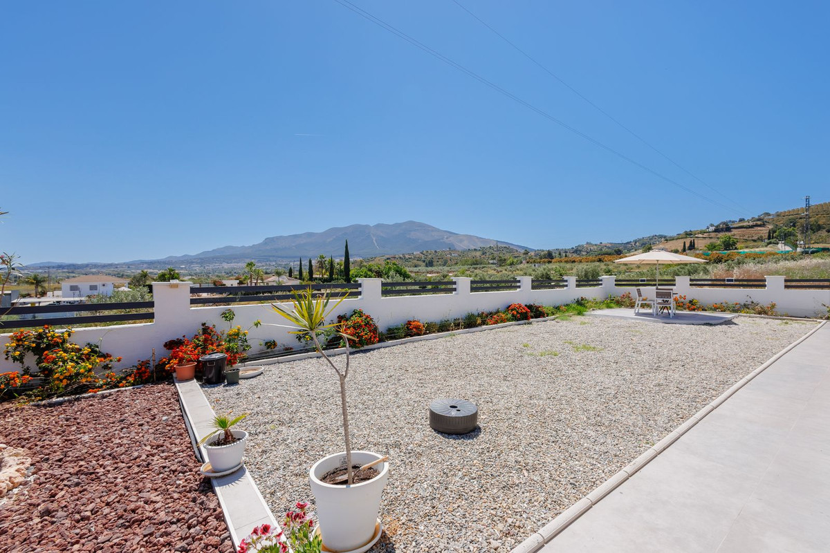6 Bed Townhouse for sale in Coín Costa Del Sol, Málaga, Spain