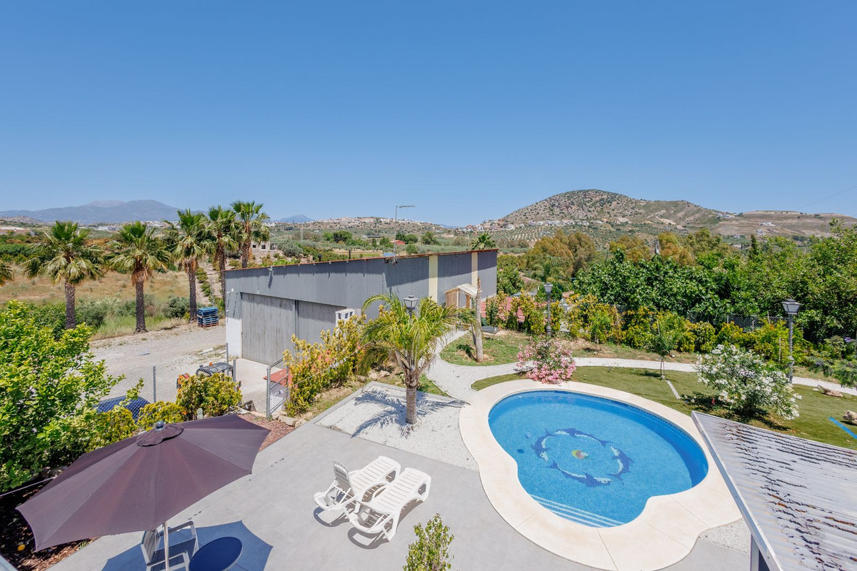 6 Bed Townhouse for sale in Coín Costa Del Sol, Málaga, Spain