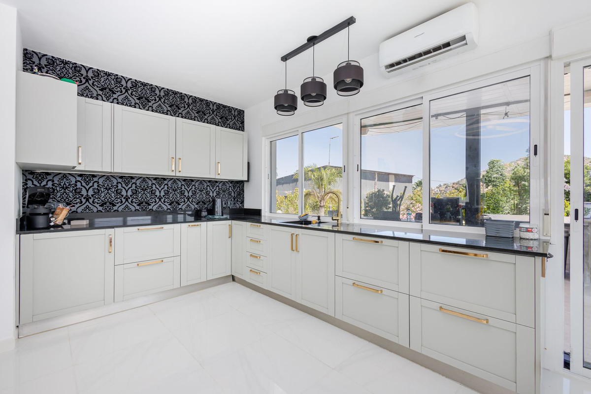 6 Bed Townhouse for sale in Coín Costa Del Sol, Málaga, Spain