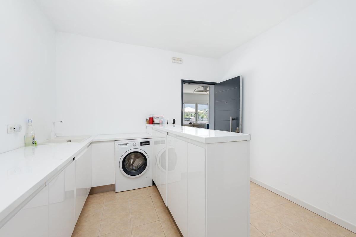 6 Bed Townhouse for sale in Coín Costa Del Sol, Málaga, Spain