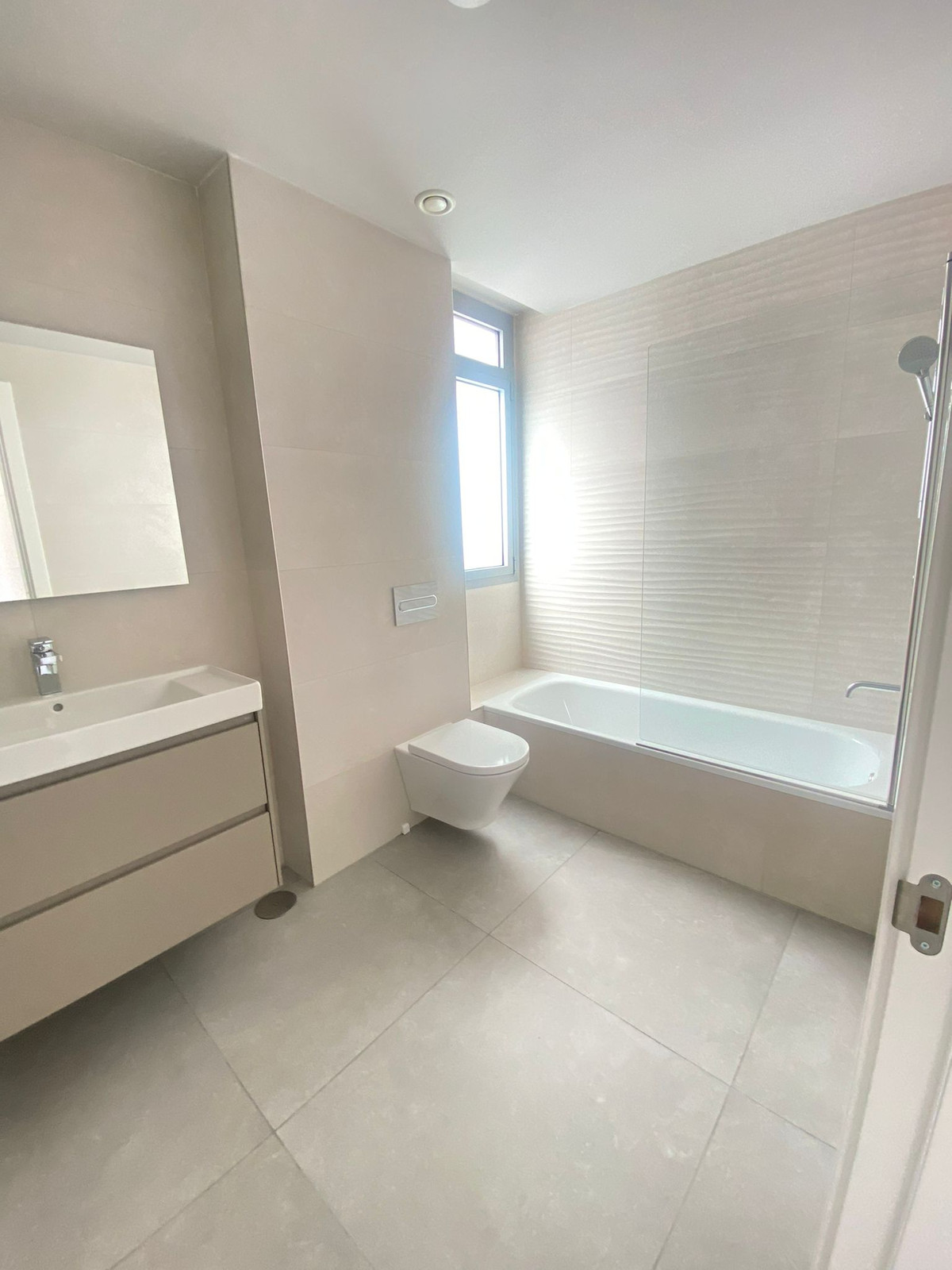 Se vende Apartamento Planta Baja de 3 dormitorios en Costa Del Sol, Málaga, España