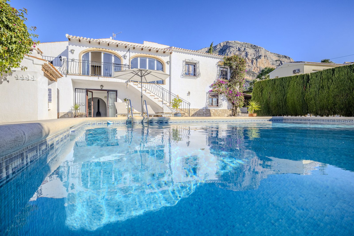 6 Bed Townhouse for sale in Javea Costa Blanca, Alicante, Spain