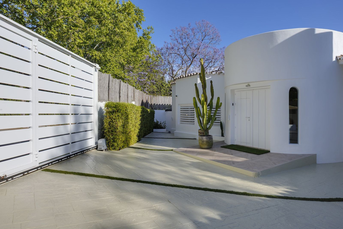 Se vende Villa - Chalet de 5 dormitorios en Costa Del Sol, Málaga, España
