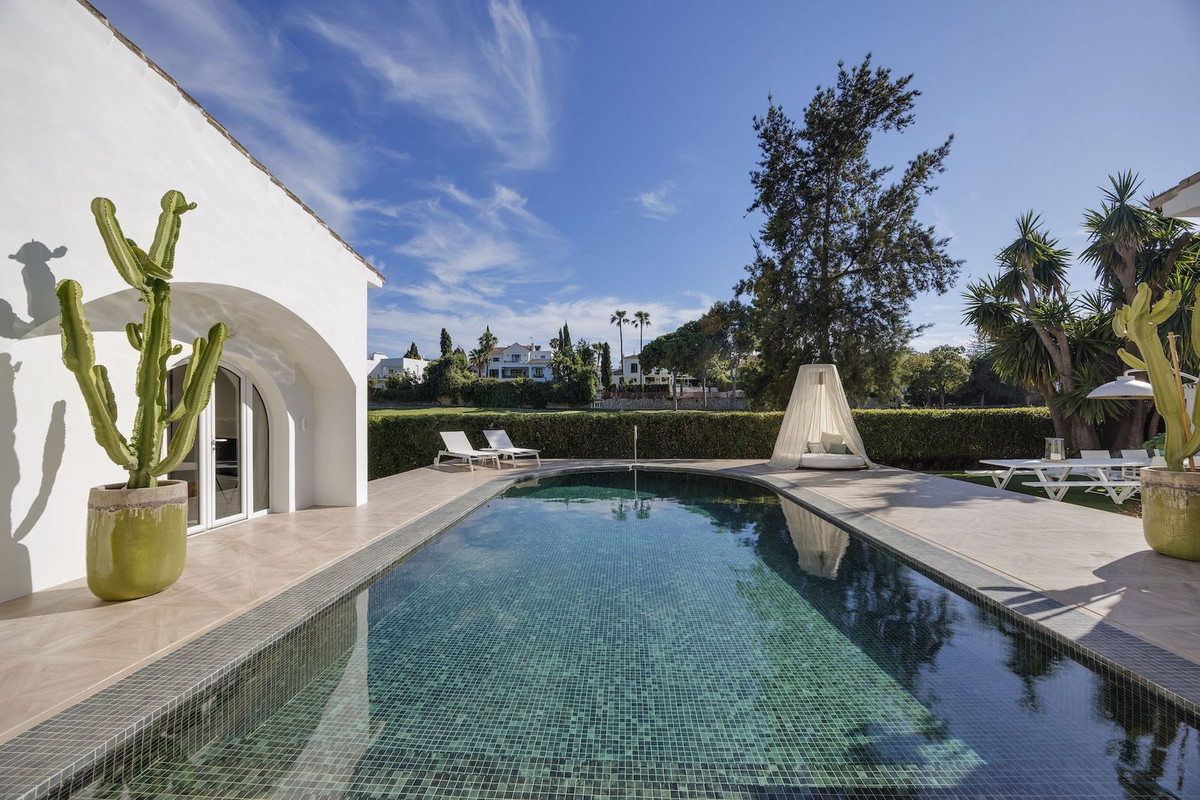 Se vende Villa - Chalet de 5 dormitorios en Costa Del Sol, Málaga, España