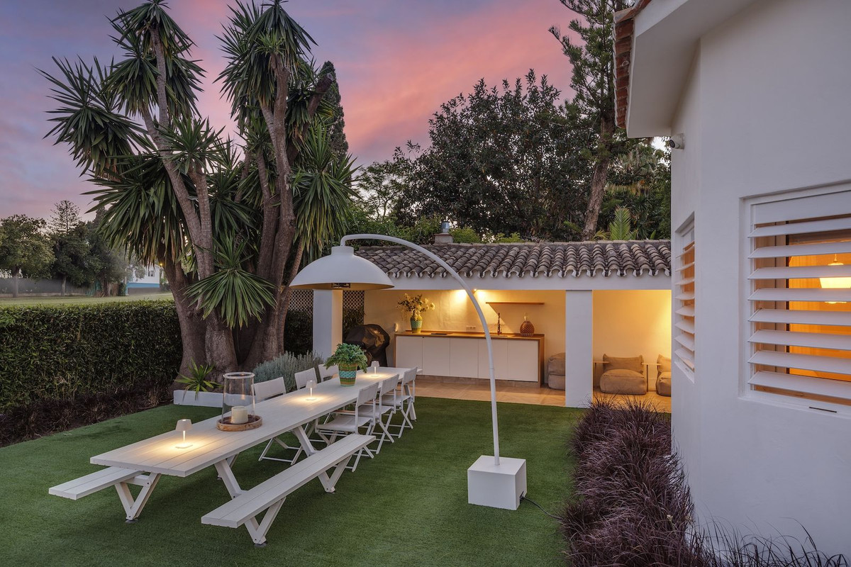 Se vende Villa - Chalet de 5 dormitorios en Costa Del Sol, Málaga, España