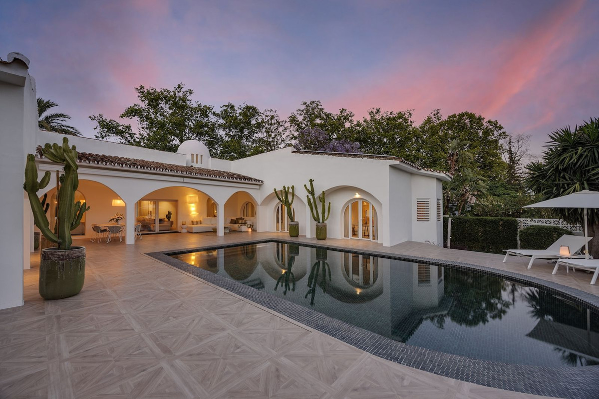 Se vende Villa - Chalet de 5 dormitorios en Costa Del Sol, Málaga, España