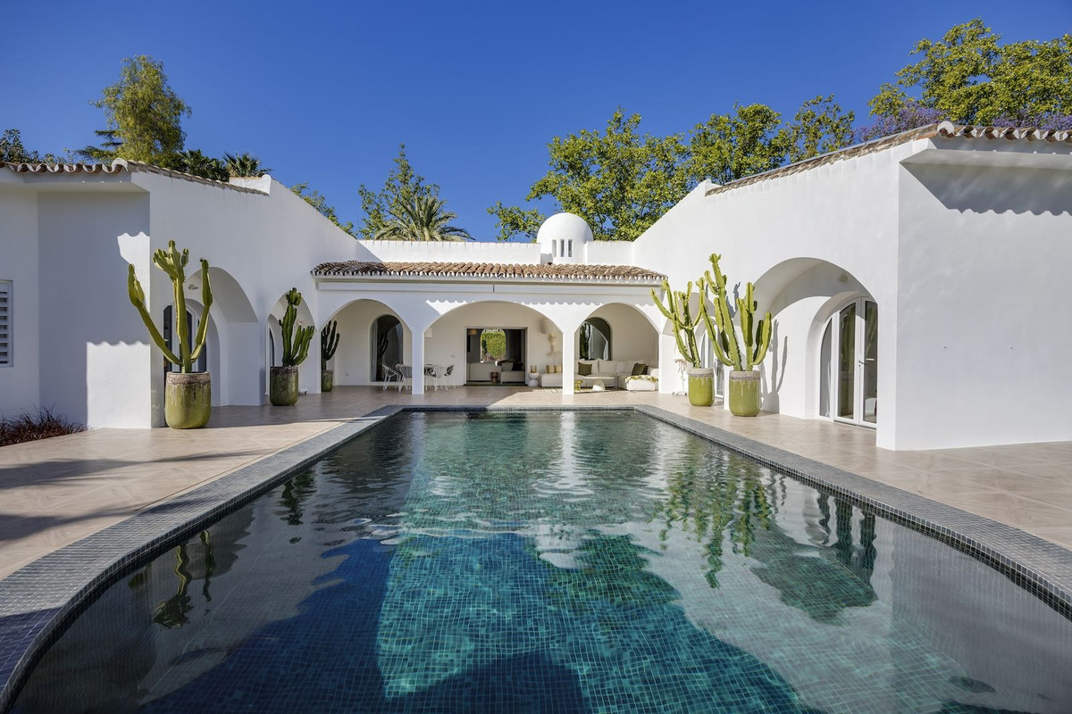 Se vende Villa - Chalet de 5 dormitorios en Costa Del Sol, Málaga, España