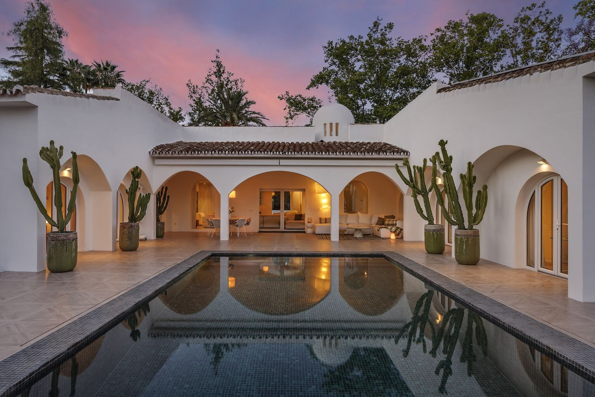 Se vende Villa - Chalet de 5 dormitorios en Costa Del Sol, Málaga, España