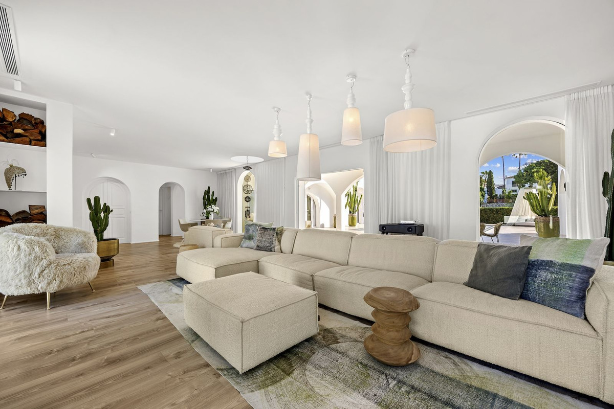 Se vende Villa - Chalet de 5 dormitorios en Costa Del Sol, Málaga, España
