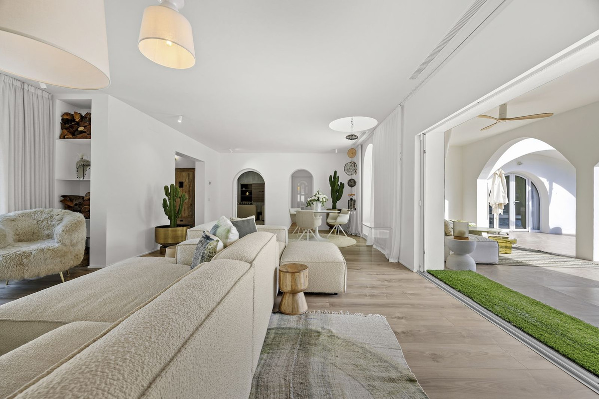 Se vende Villa - Chalet de 5 dormitorios en Costa Del Sol, Málaga, España