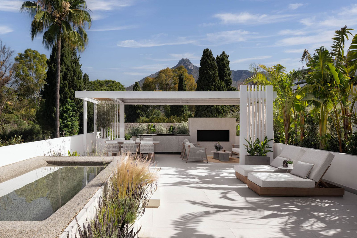 4 Bed Apartment for sale in The Golden Mile Costa Del Sol, Málaga, Spain