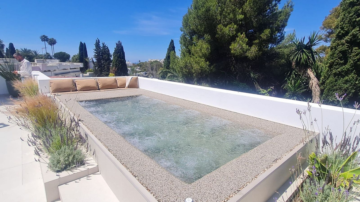 4 Bed Apartment for sale in The Golden Mile Costa Del Sol, Málaga, Spain