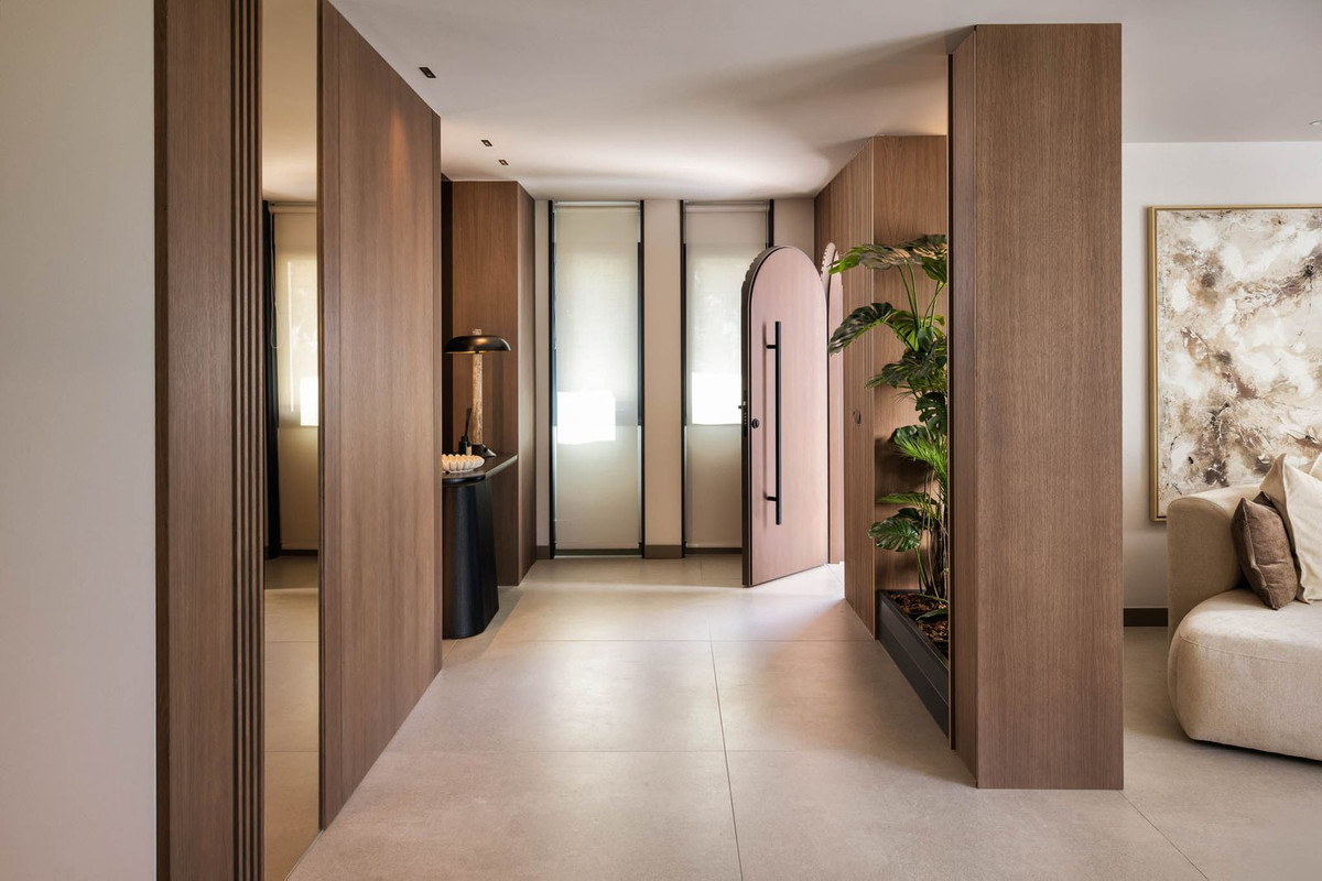 4 Bed Apartment for sale in The Golden Mile Costa Del Sol, Málaga, Spain
