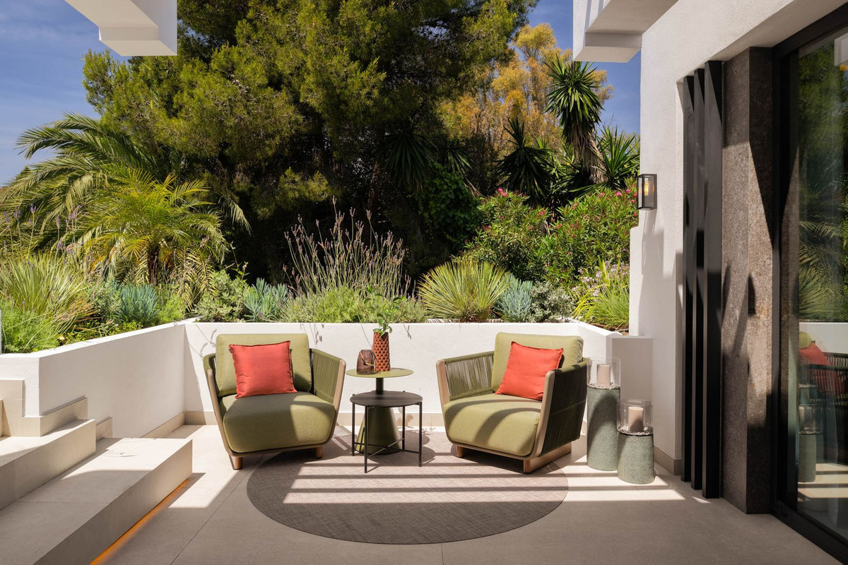 4 Bed Apartment for sale in The Golden Mile Costa Del Sol, Málaga, Spain