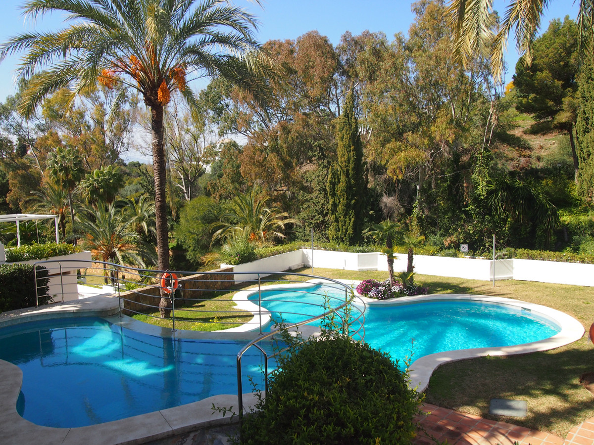 4 Bed Apartment for sale in The Golden Mile Costa Del Sol, Málaga, Spain