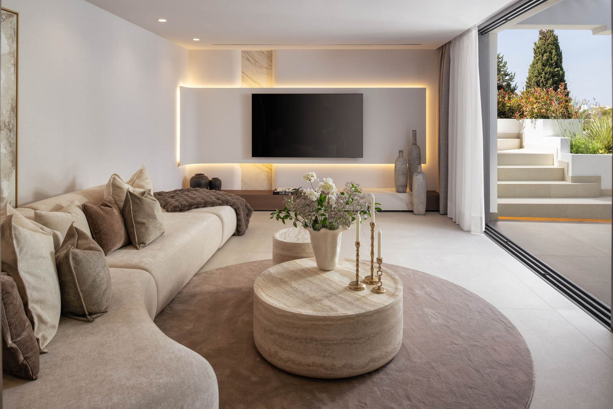 4 Bed Apartment for sale in The Golden Mile Costa Del Sol, Málaga, Spain