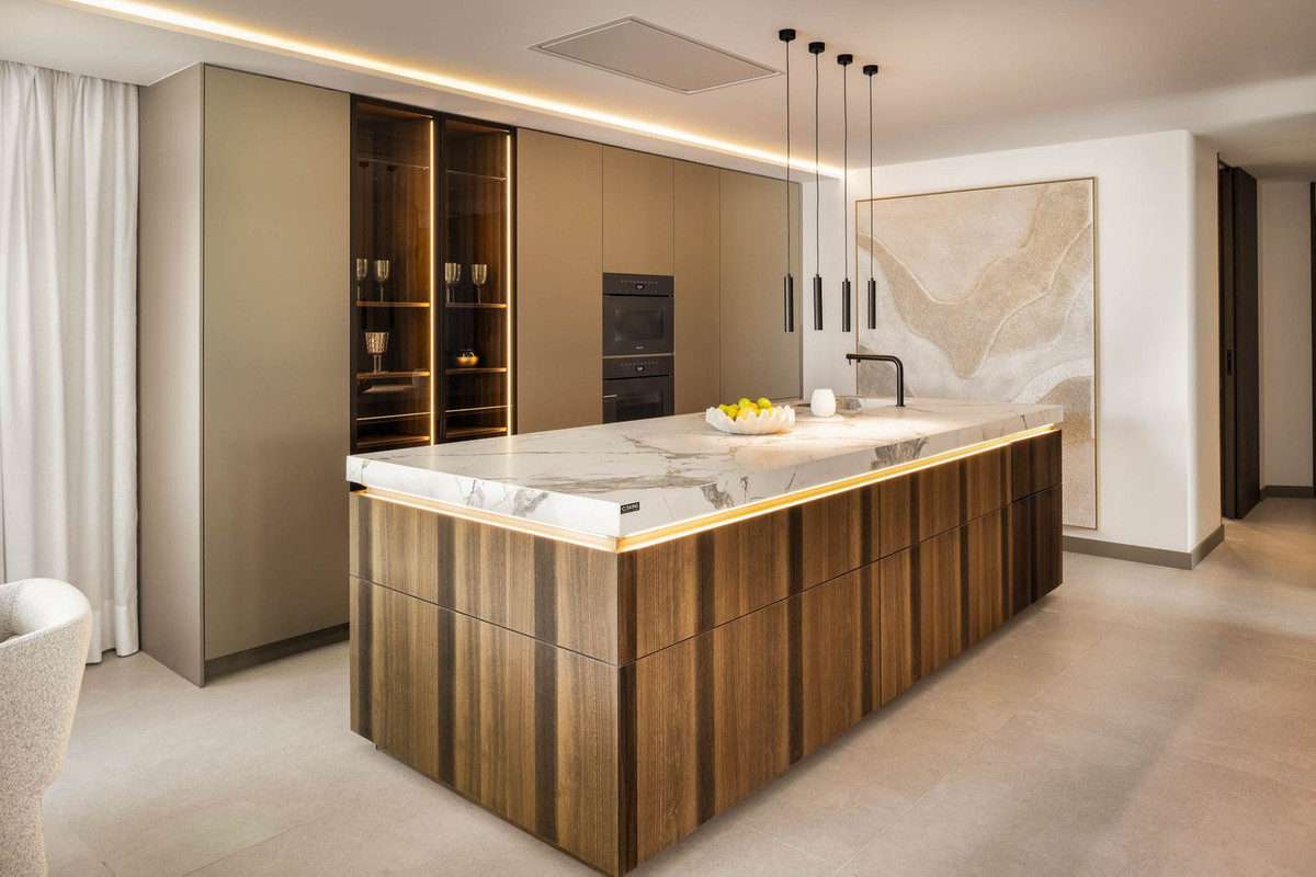4 Bed Apartment for sale in The Golden Mile Costa Del Sol, Málaga, Spain