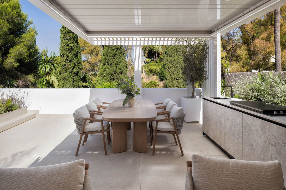4 Bed Apartment for sale in The Golden Mile Costa Del Sol, Málaga, Spain
