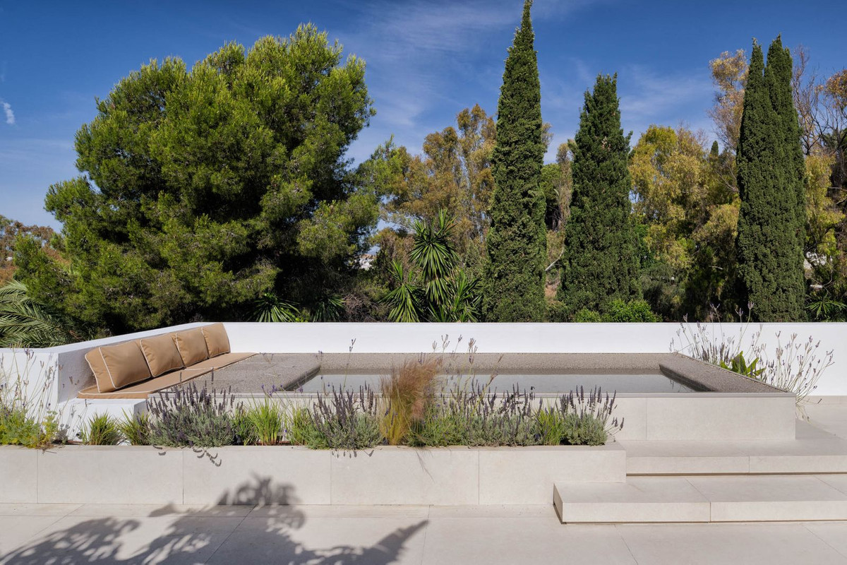 4 Bed Apartment for sale in The Golden Mile Costa Del Sol, Málaga, Spain