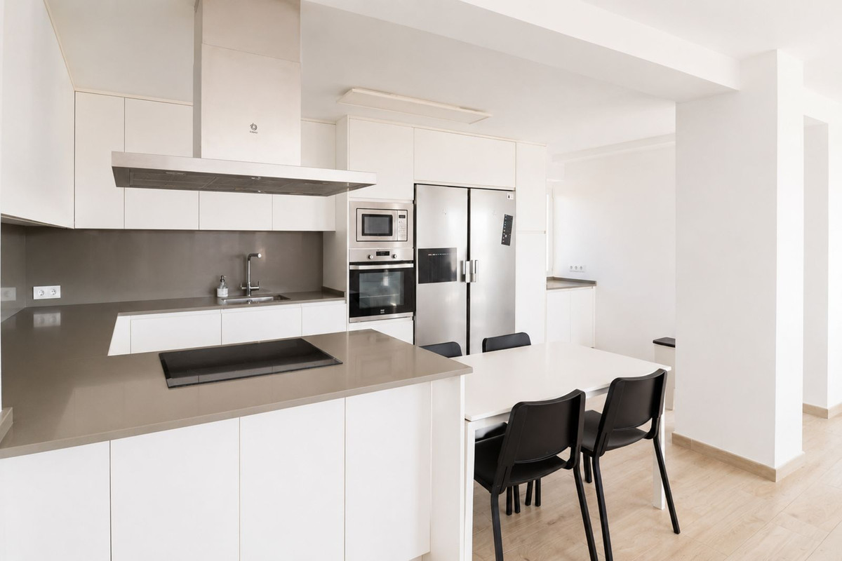 Se vende Ático de 4 dormitorios en Costa Del Sol, Cadiz, España