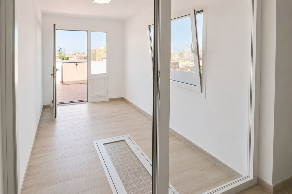 Se vende Ático de 4 dormitorios en Costa Del Sol, Cadiz, España